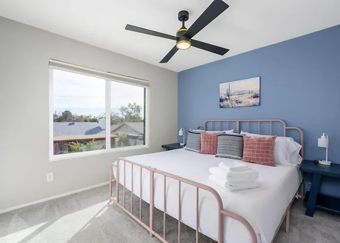 Sonoran Luxe Oasis: Free Heatedpool-hottub-mister Holiday home Glendale