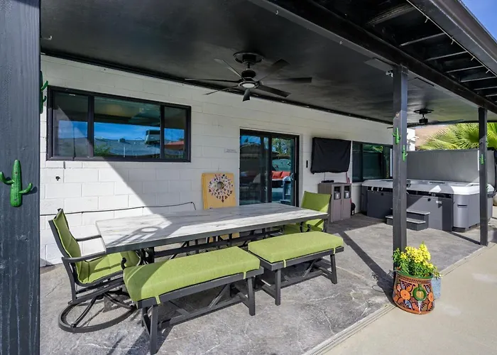 Sonoran Luxe Oasis: Free Heatedpool-hottub-mister Holiday home Glendale