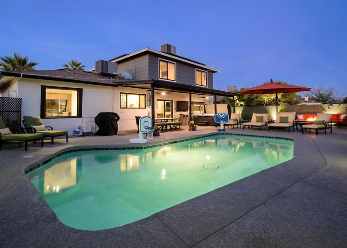 Sonoran Luxe Oasis: Free Heatedpool-hottub-mister Holiday home Glendale